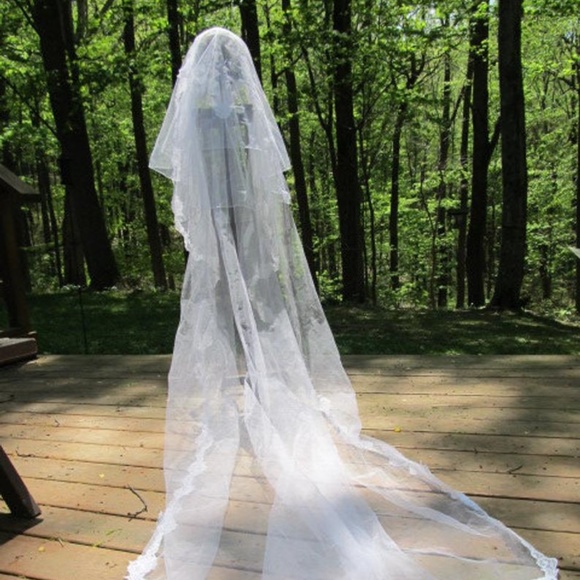 1950\'s Bridal Veil main image 4